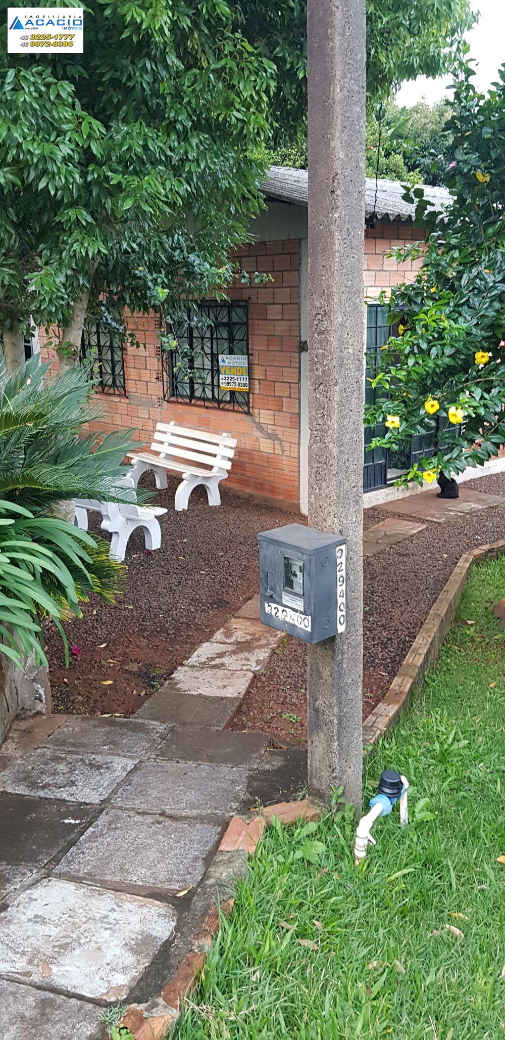 VENDE-SE CASA NO BAIRRO MENINO DEUS