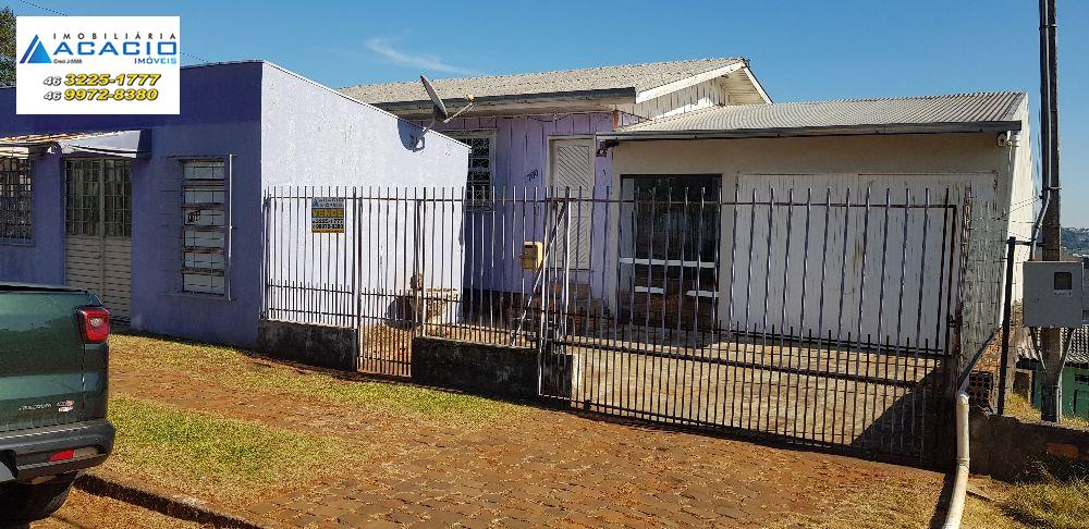 VENDE-SE CASA EM ÓTIMA LOCALIZAÇÃO