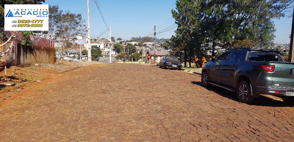 VENDE-SE CASA EM ÓTIMA LOCALIZAÇÃO