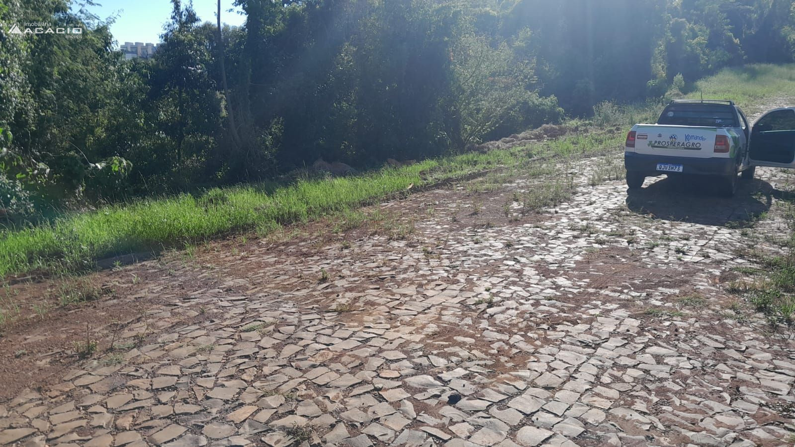 VENDE-SE LOTE NO BAIRRO FRARON