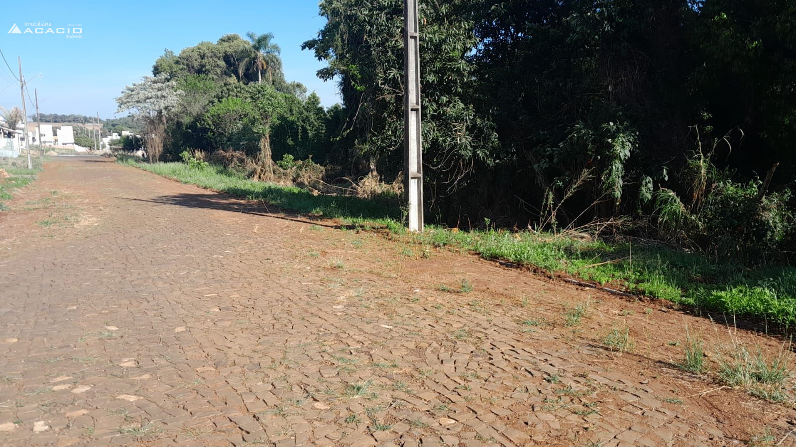 VENDE-SE LOTE NO BAIRRO FRARON