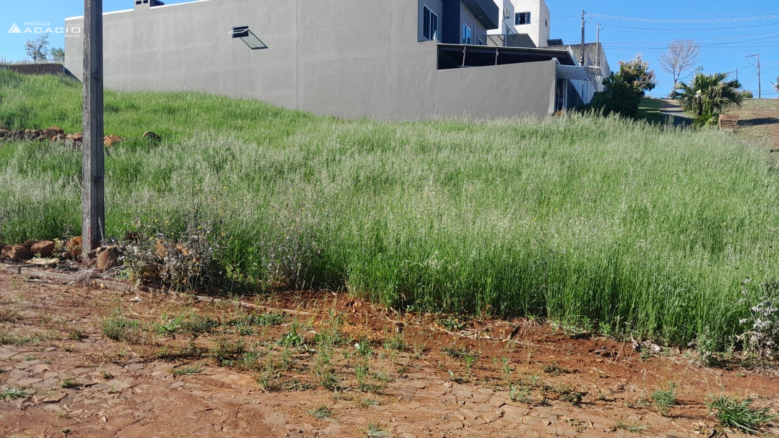 VENDE-SE LOTE NO BAIRRO FRARON