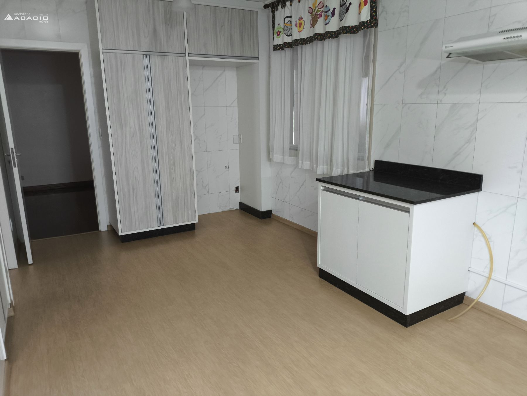 VENDE-SE CASA NO CENTRO