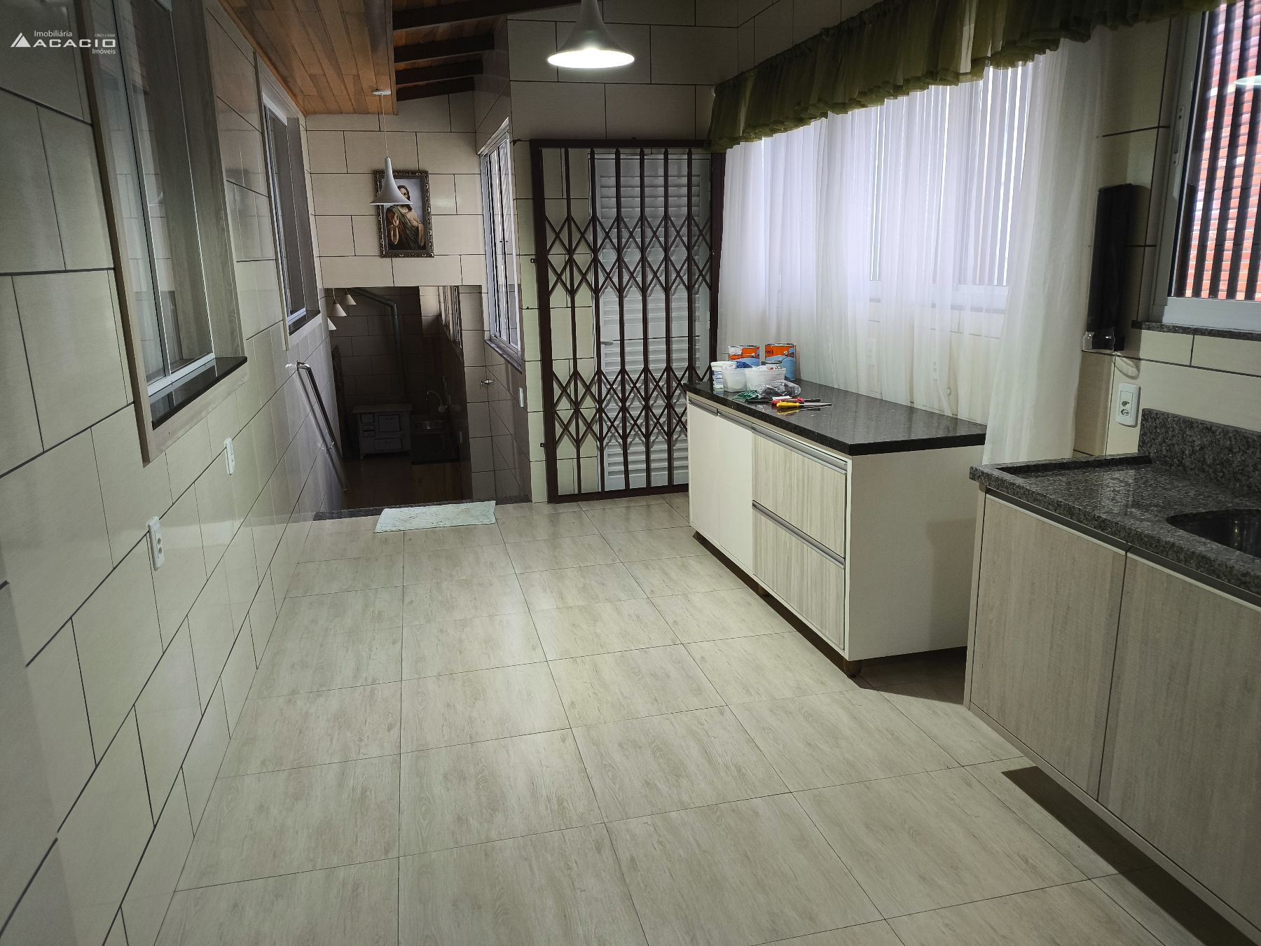 VENDE-SE CASA NO CENTRO