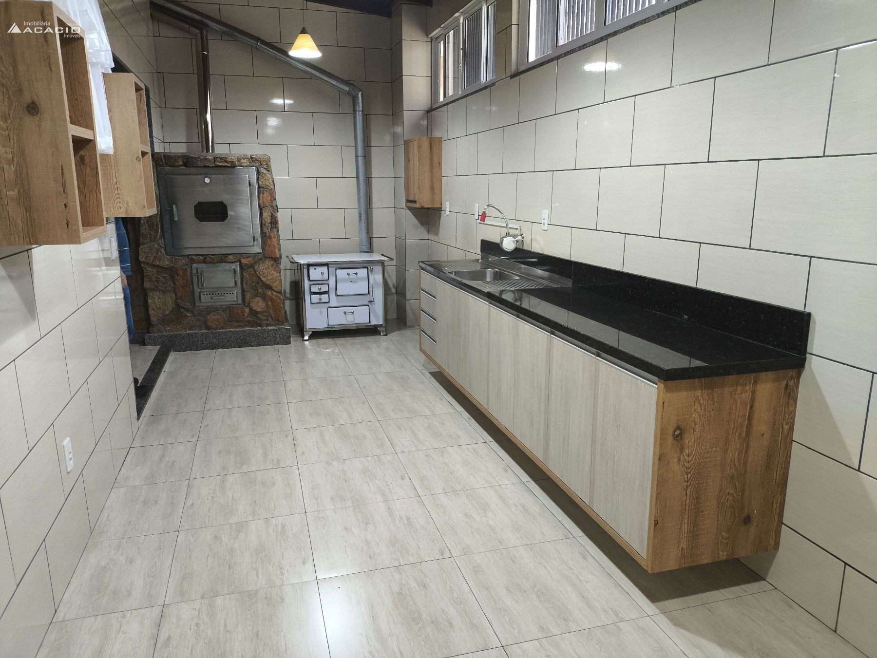 VENDE-SE CASA NO CENTRO