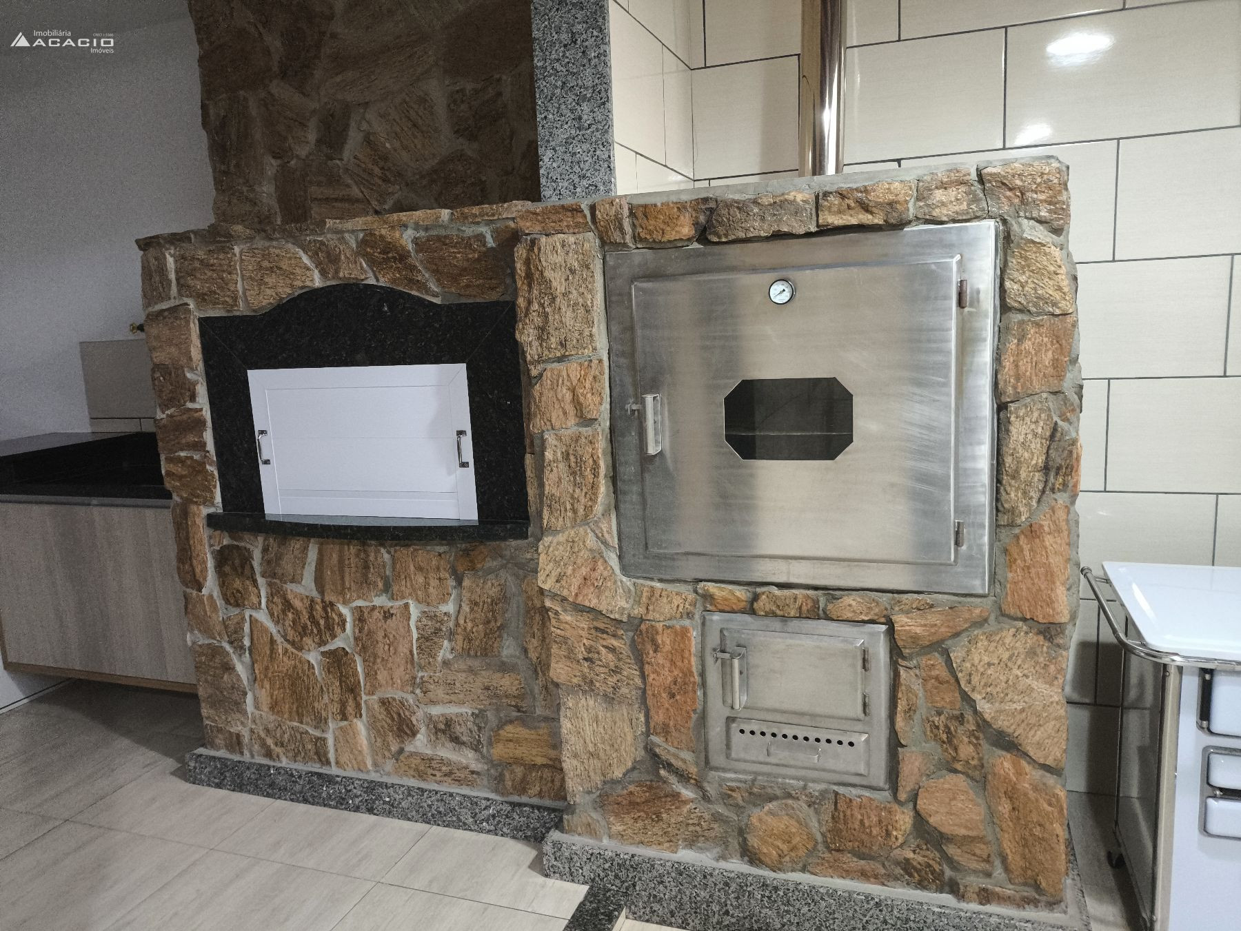 VENDE-SE CASA NO CENTRO