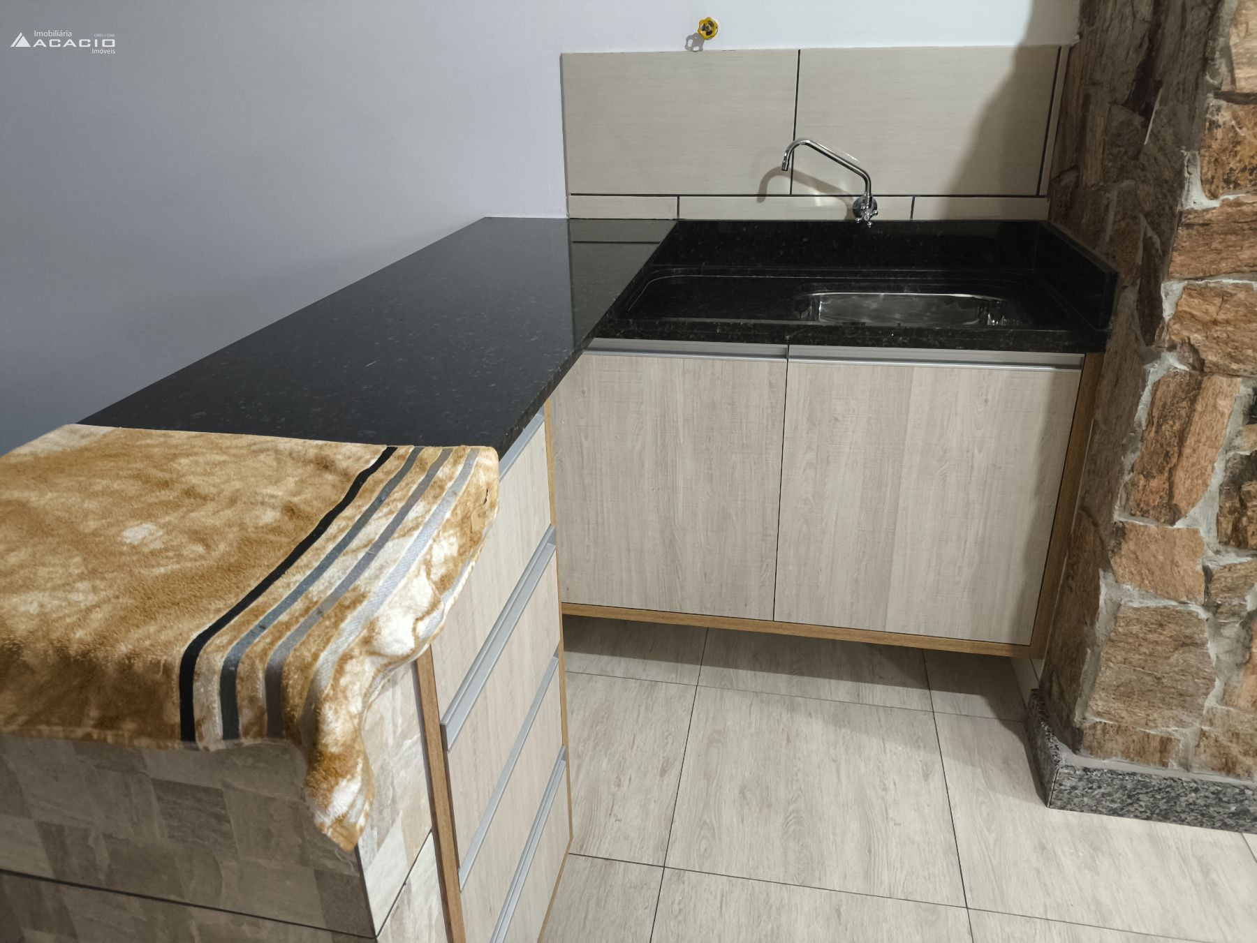 VENDE-SE CASA NO CENTRO