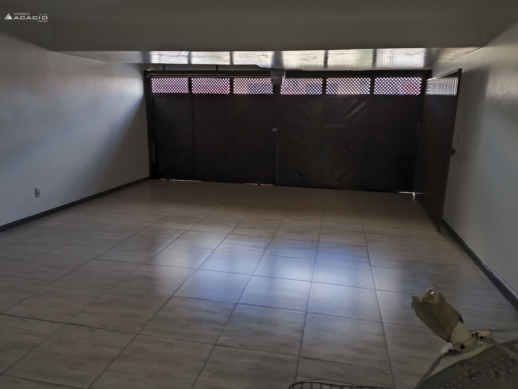 VENDE-SE CASA NO CENTRO