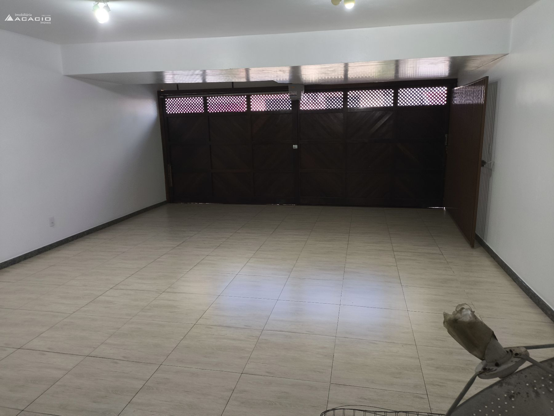 VENDE-SE CASA NO CENTRO