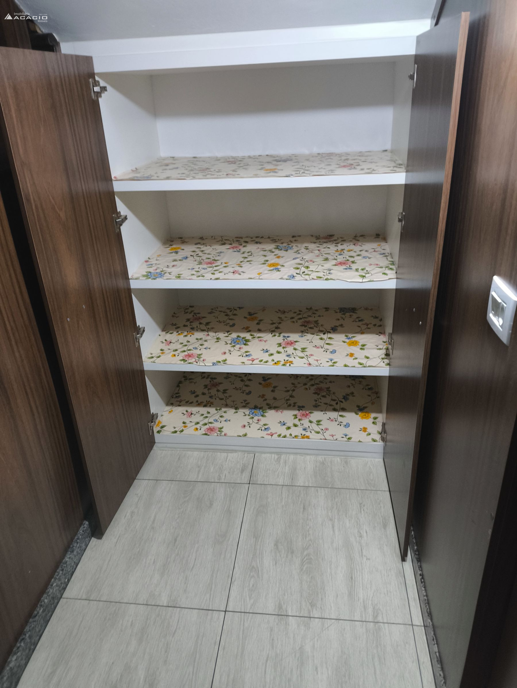 VENDE-SE CASA NO CENTRO