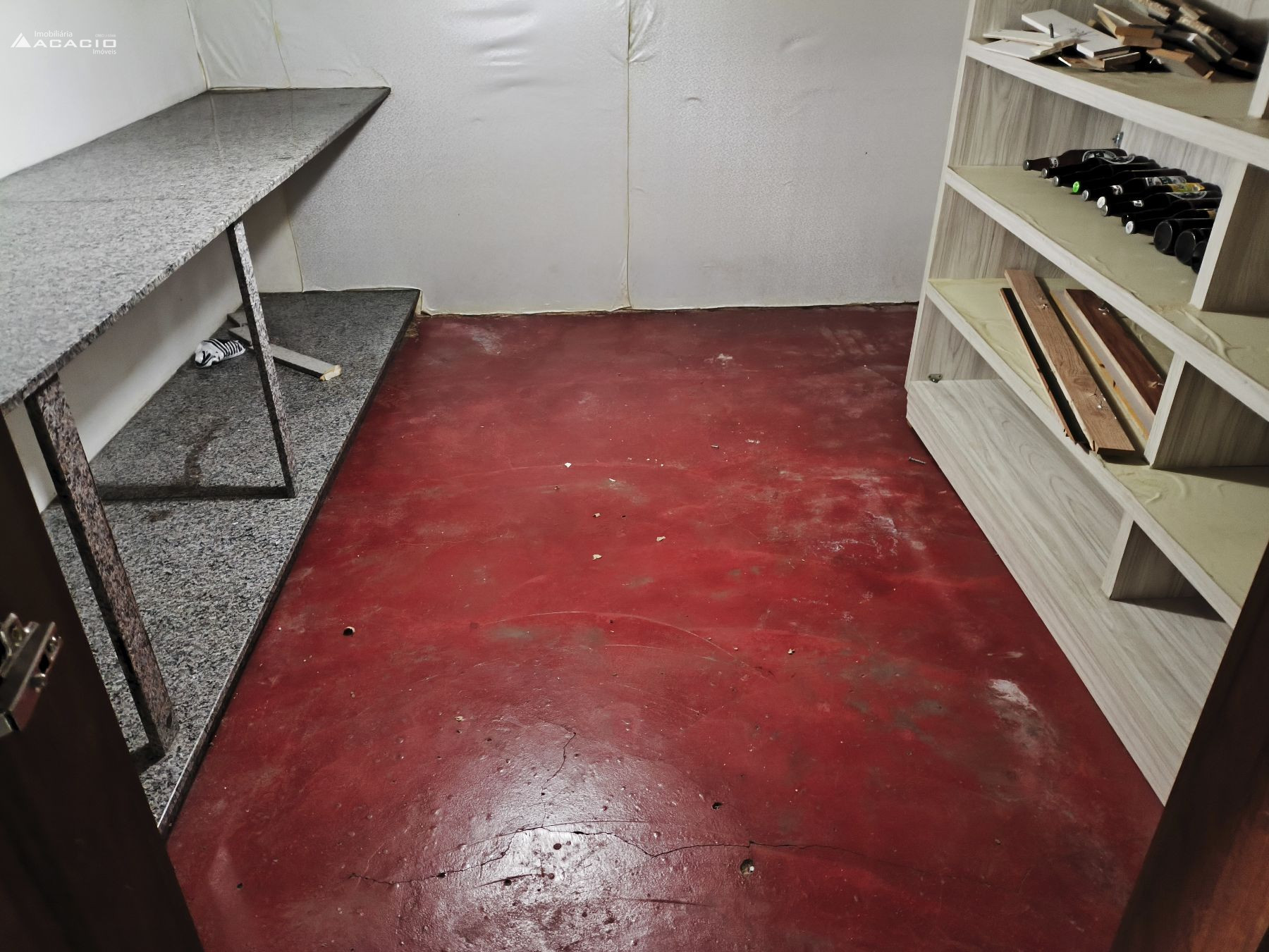 VENDE-SE CASA NO CENTRO