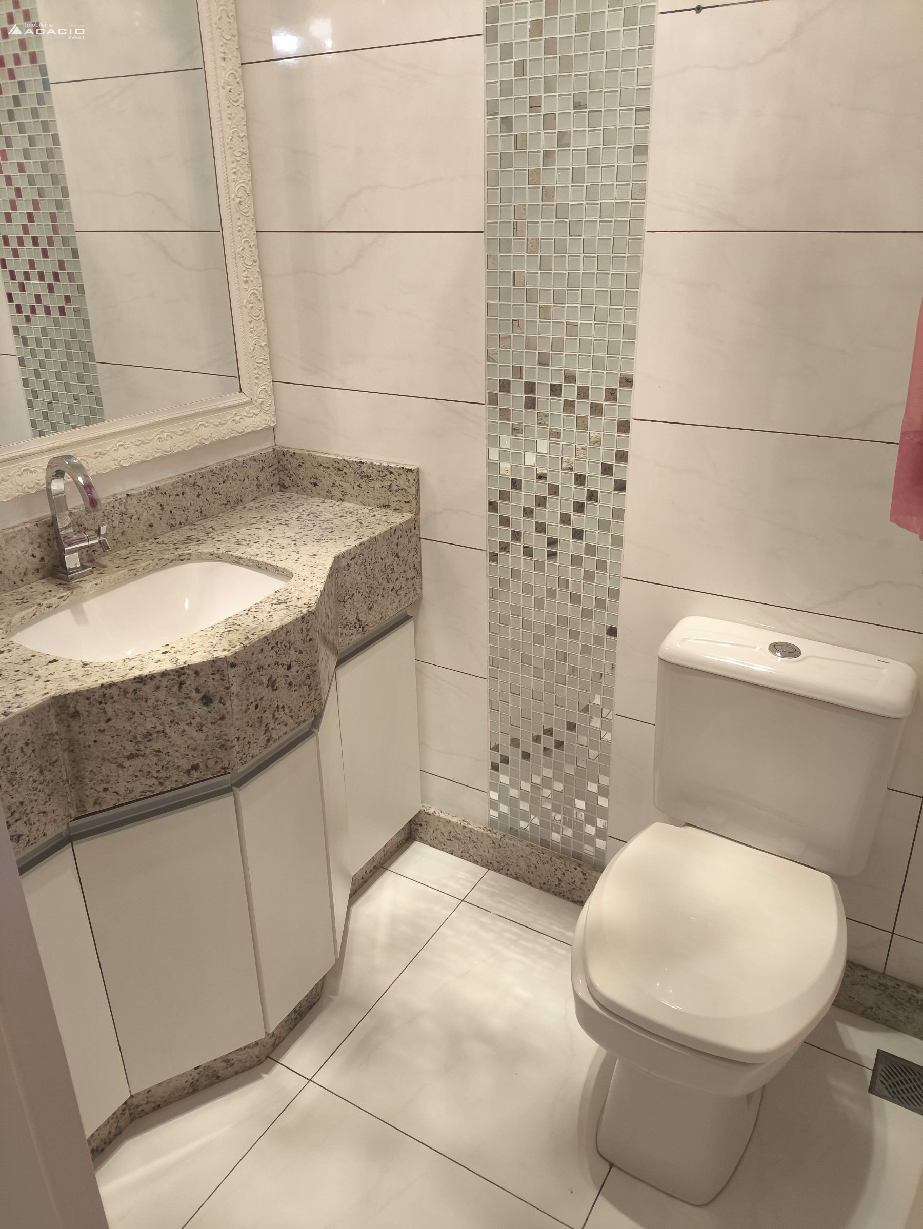 VENDE-SE CASA NO CENTRO