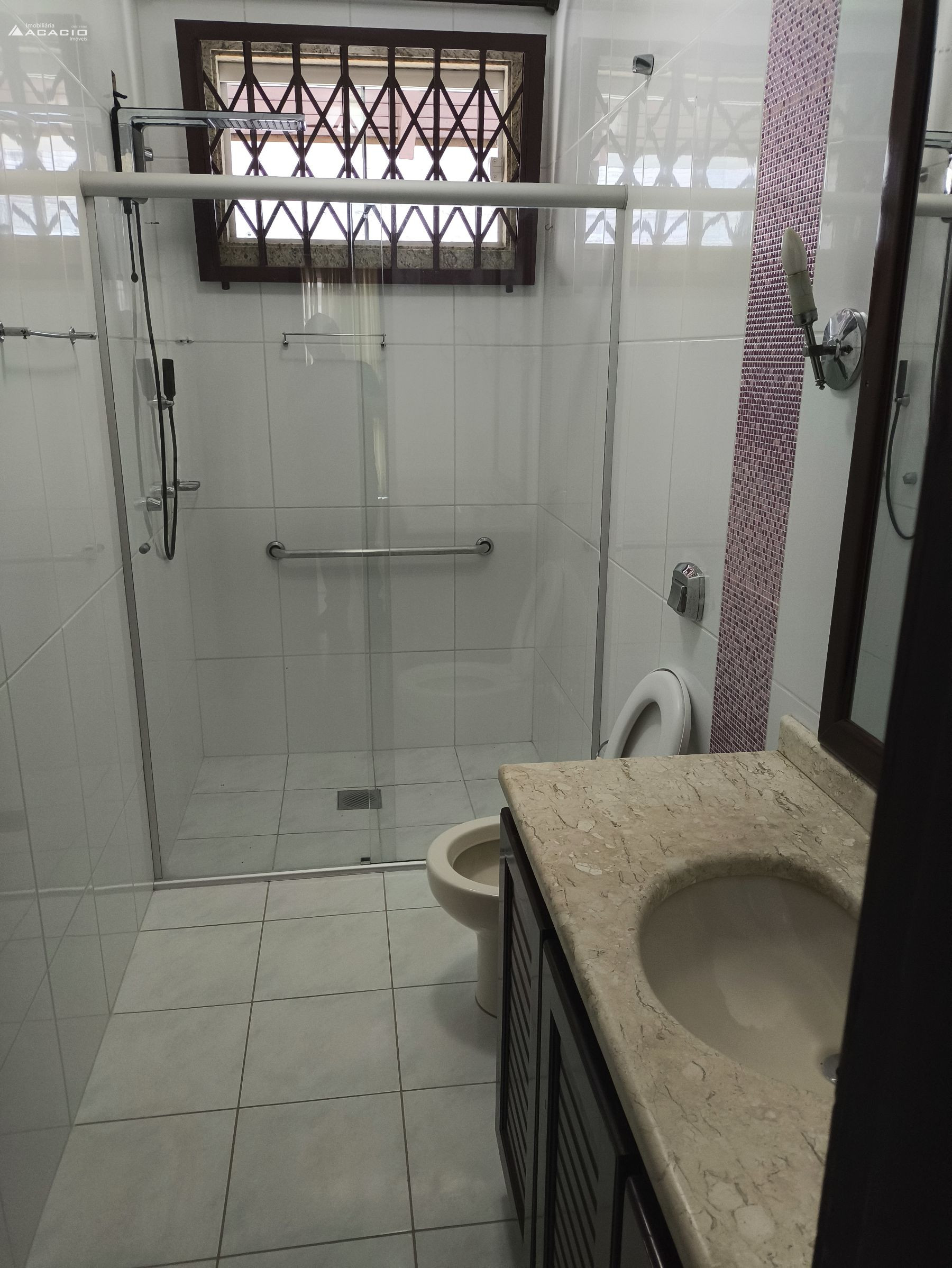 VENDE-SE CASA NO CENTRO