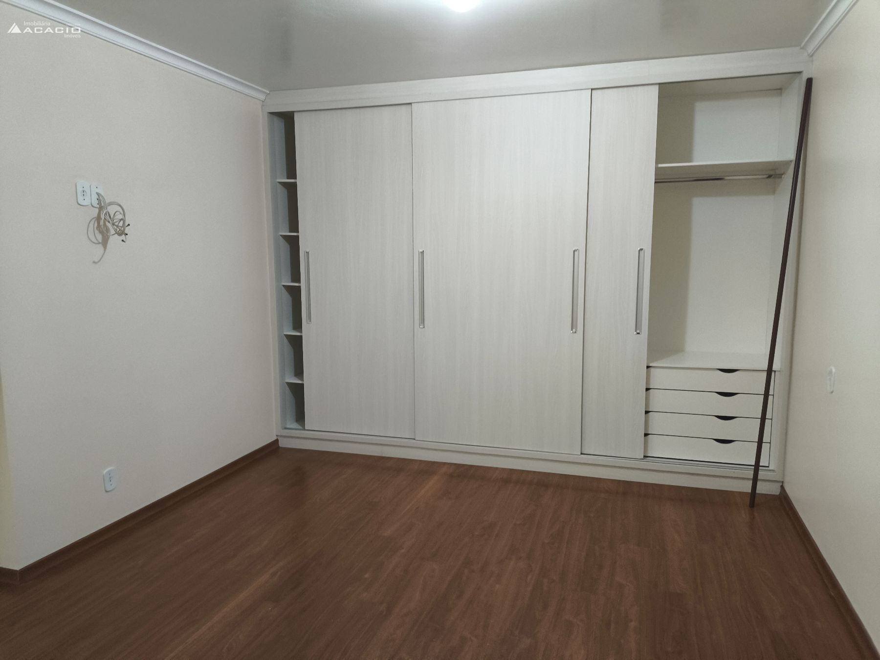 VENDE-SE CASA NO CENTRO