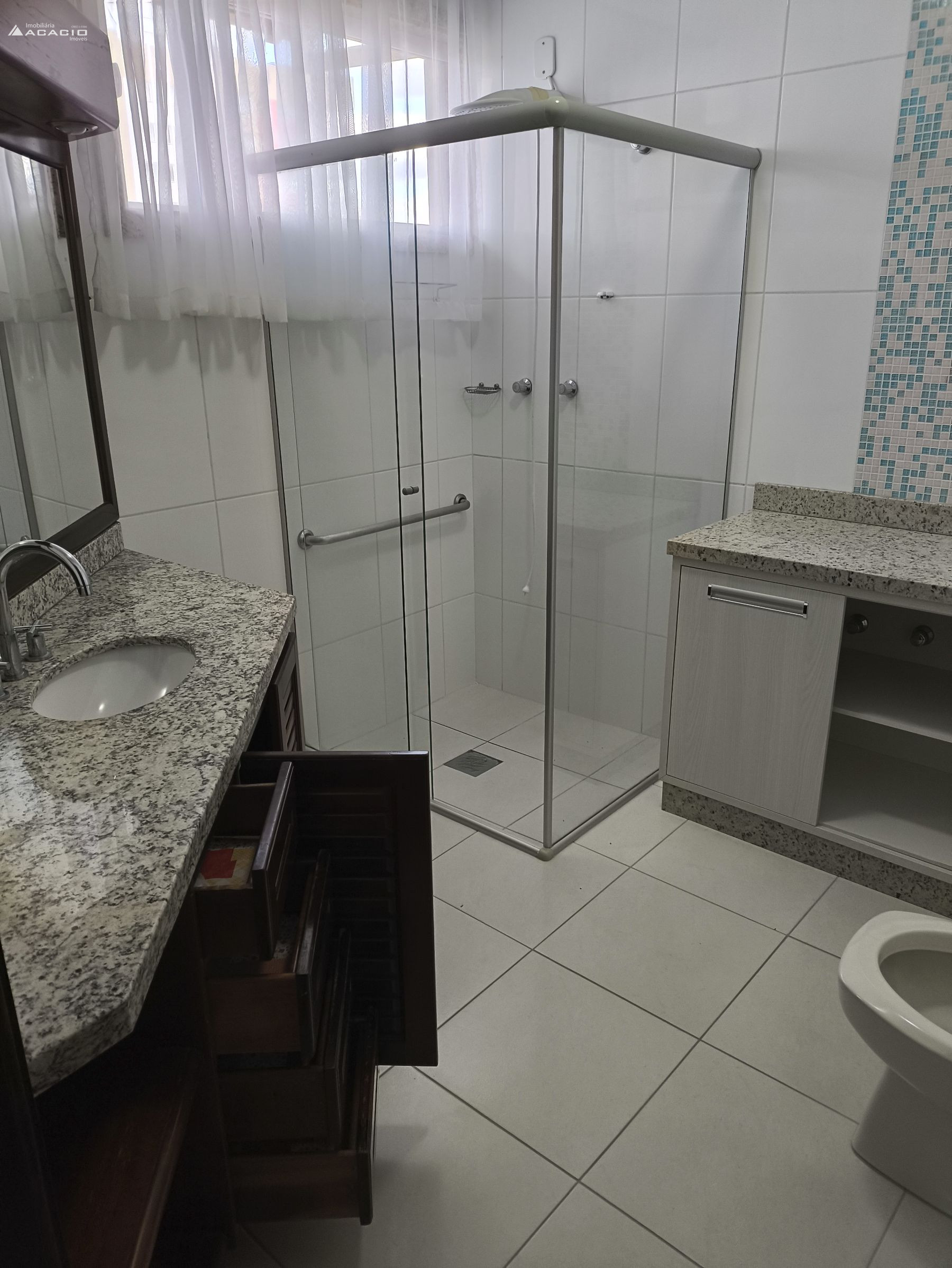 VENDE-SE CASA NO CENTRO