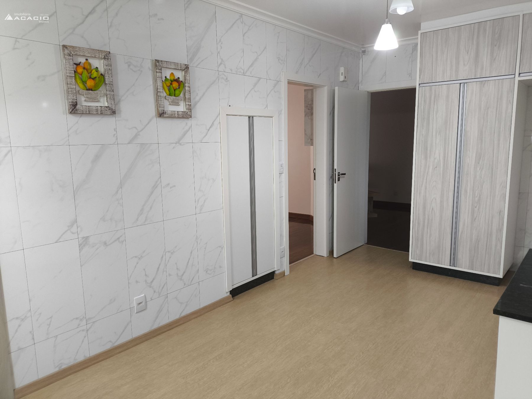 VENDE-SE CASA NO CENTRO