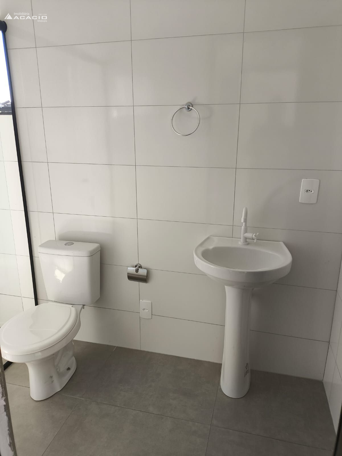 ALUGA-SE SOBRADO NO FRARON