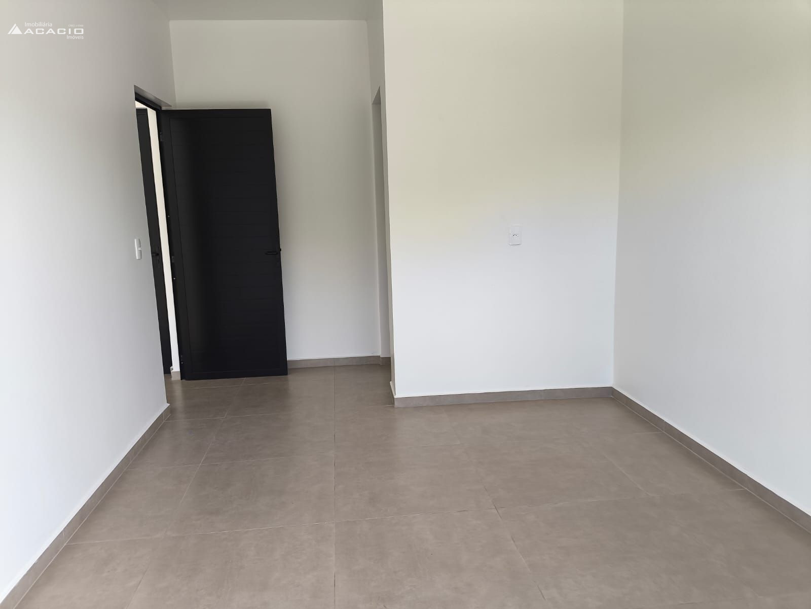 ALUGA-SE SOBRADO NO FRARON