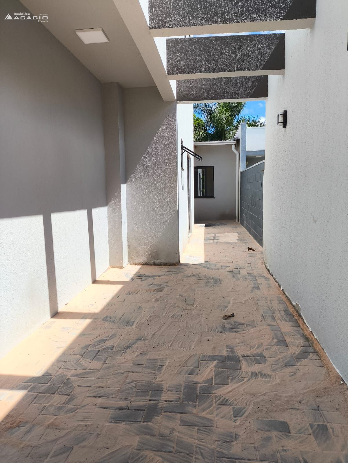 ALUGA-SE SOBRADO NO FRARON