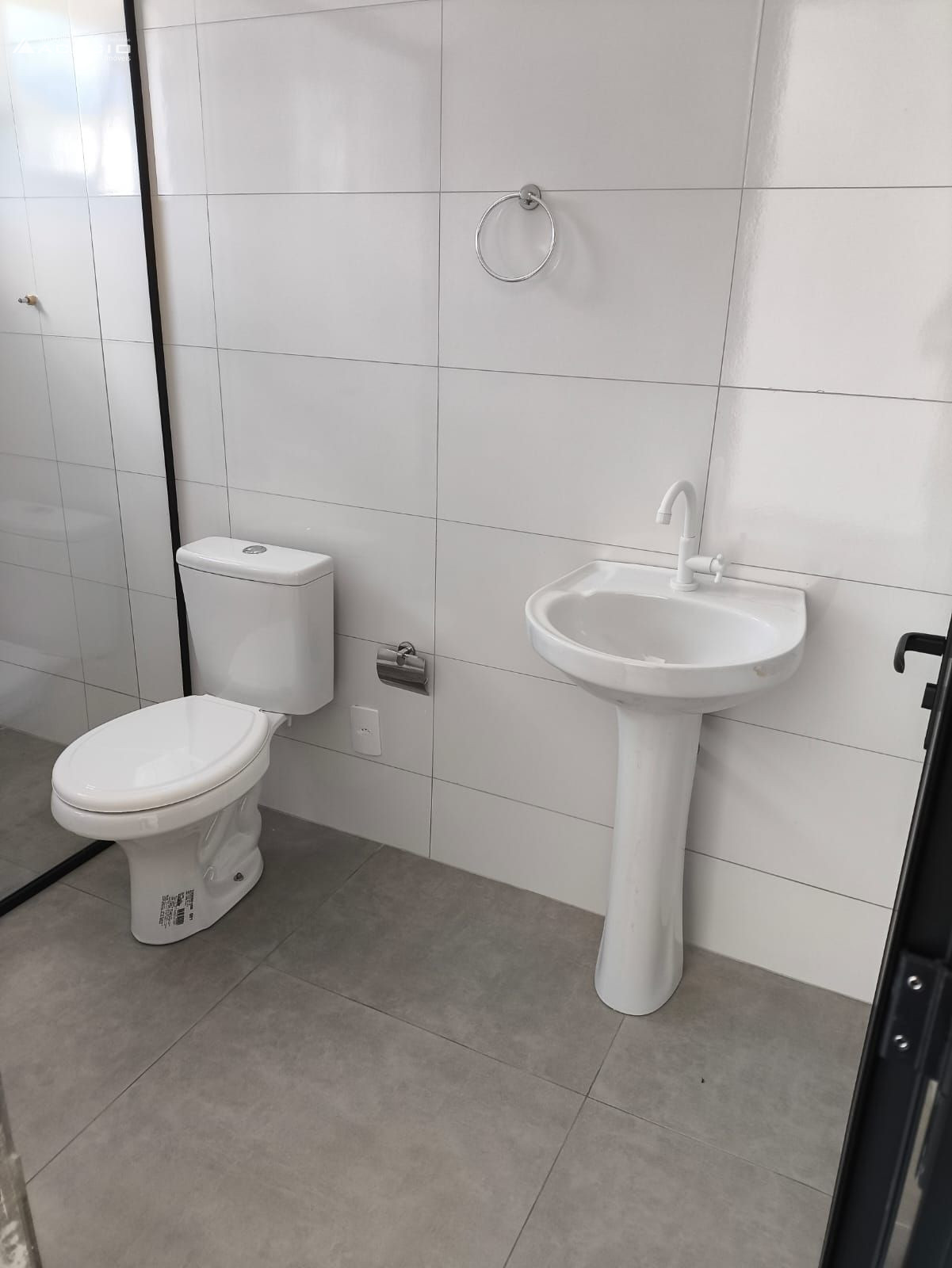 ALUGA-SE SOBRADO NO FRARON