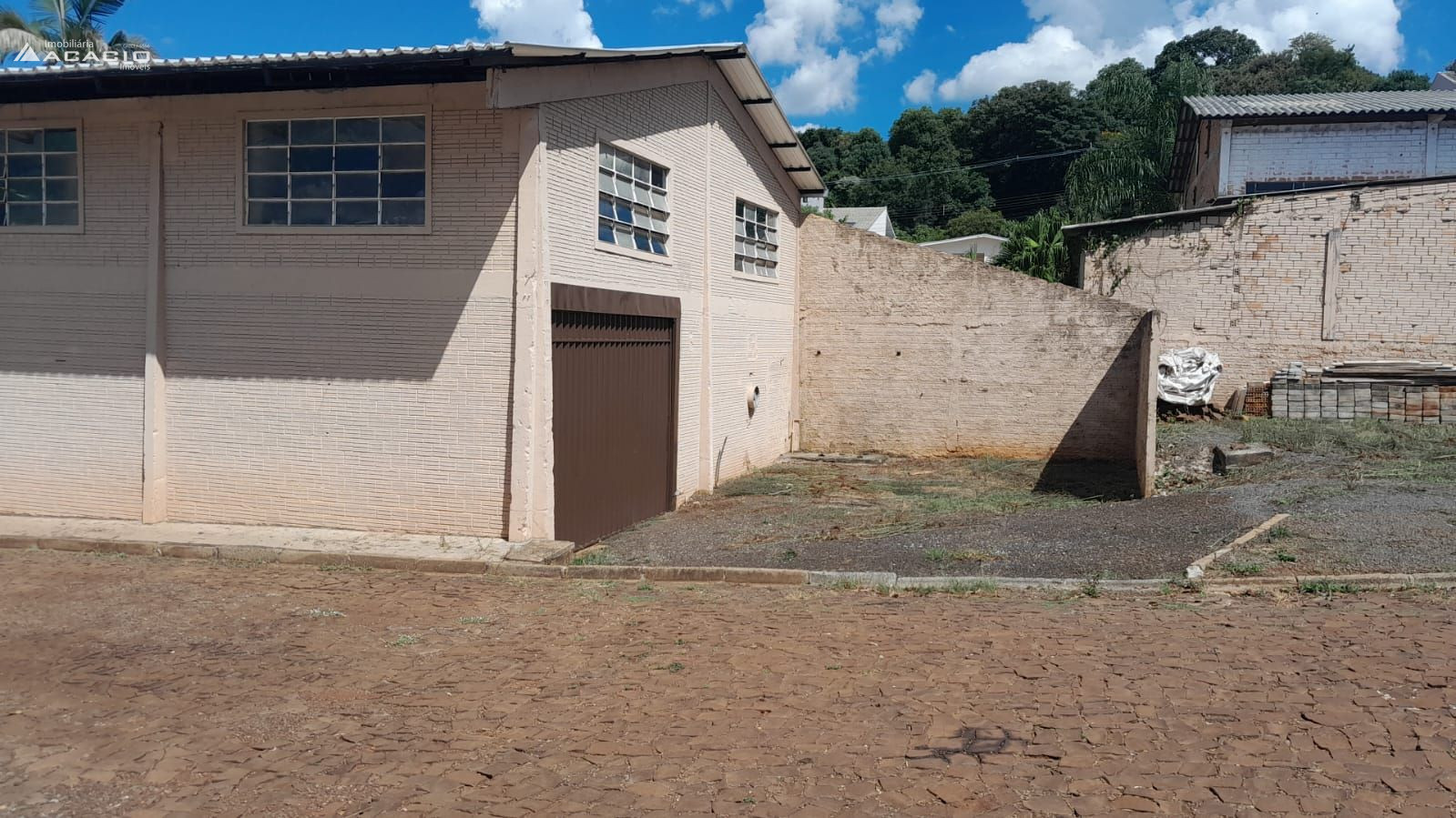 ALUGA-SE BARRACÃO NO BAIRRO BORTOT