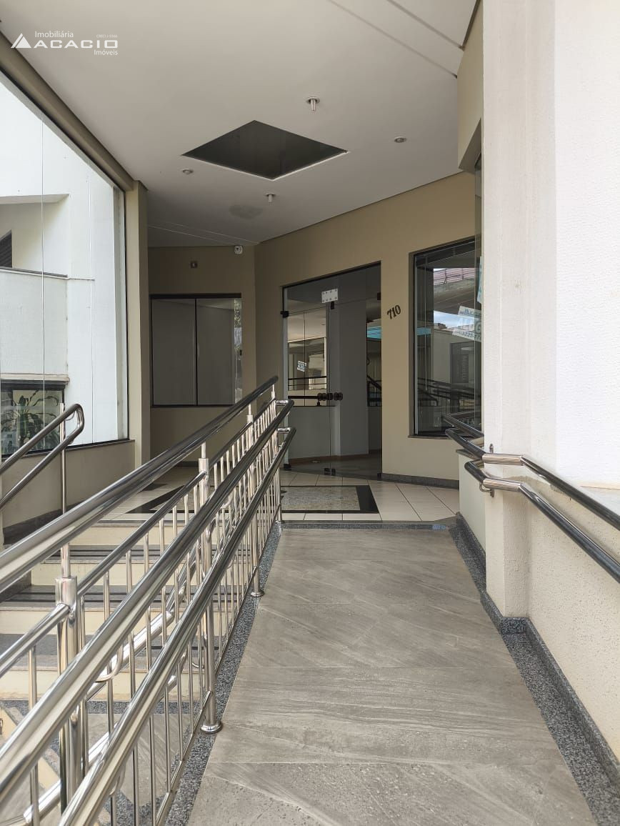 ALUGA-SE SALA COMERCIAL NO CENTRO