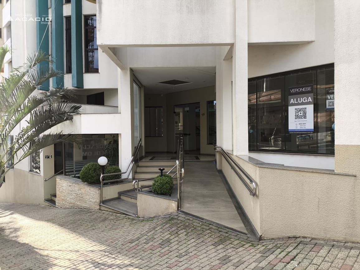 ALUGA-SE SALA COMERCIAL NO CENTRO