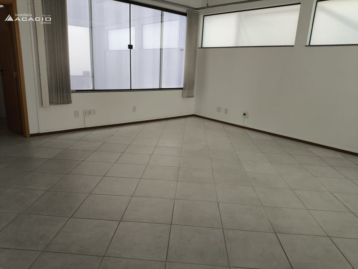 ALUGA-SE SALA COMERCIAL NO CENTRO