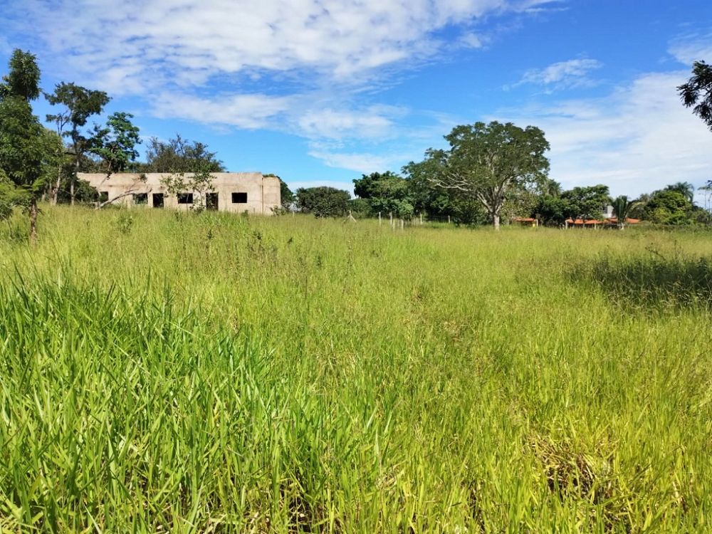 Sítio 2,12 hectares, casa inacabada, água corrente, Monte Alegre.