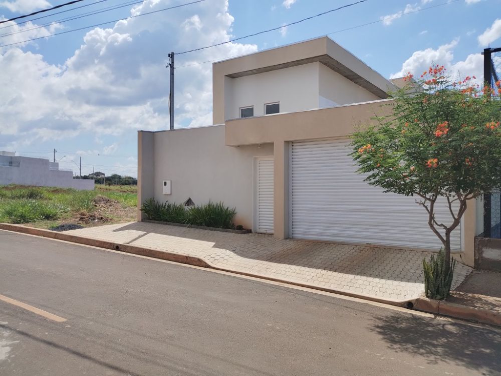 Casa com tr?s quartos, Quinta Alto Umuarama.