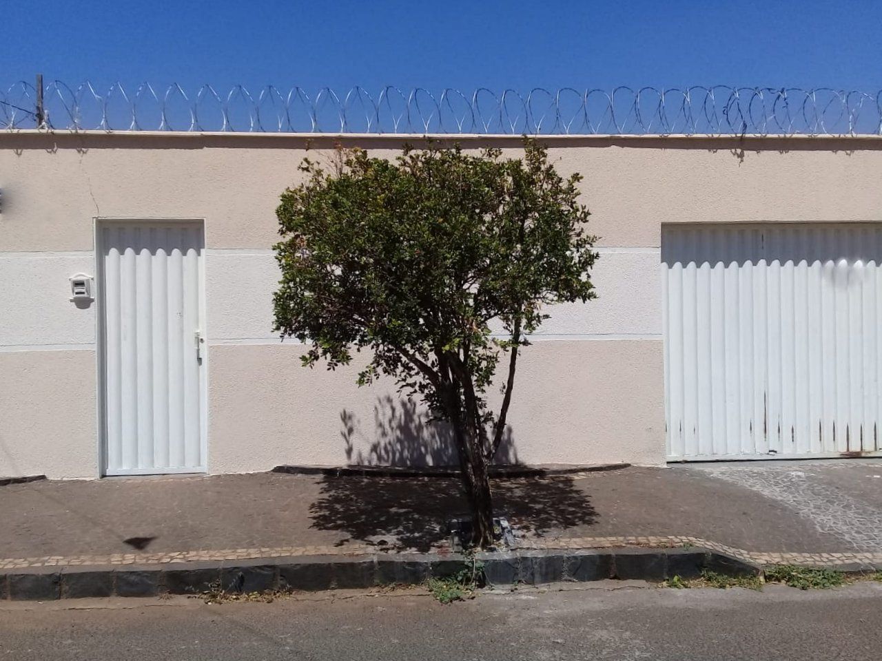 Duas casas em um terreno, bairro S?o Jorge.