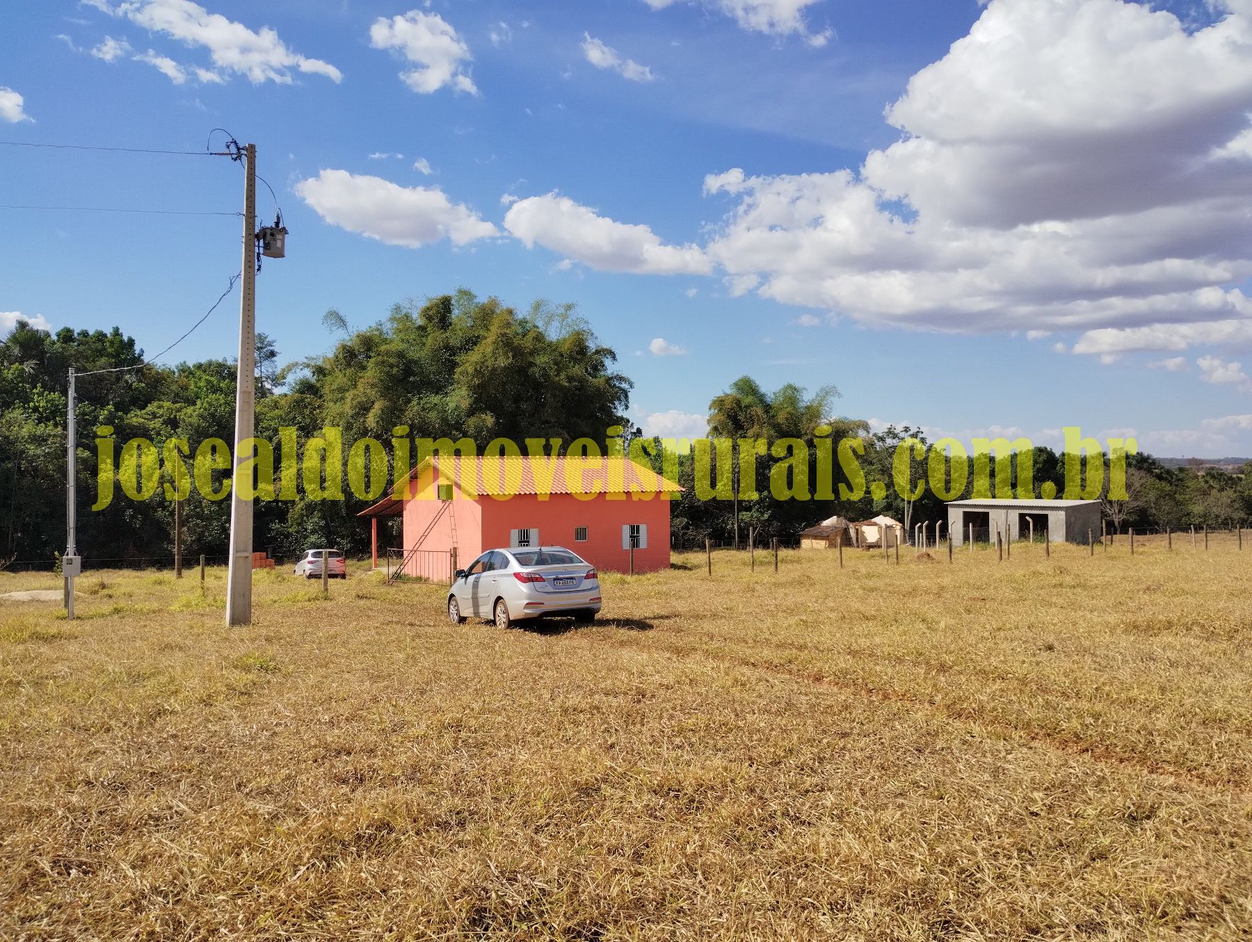 Chácara 2,0 hectares, água corrente, 18 km de Uberlândia MG.