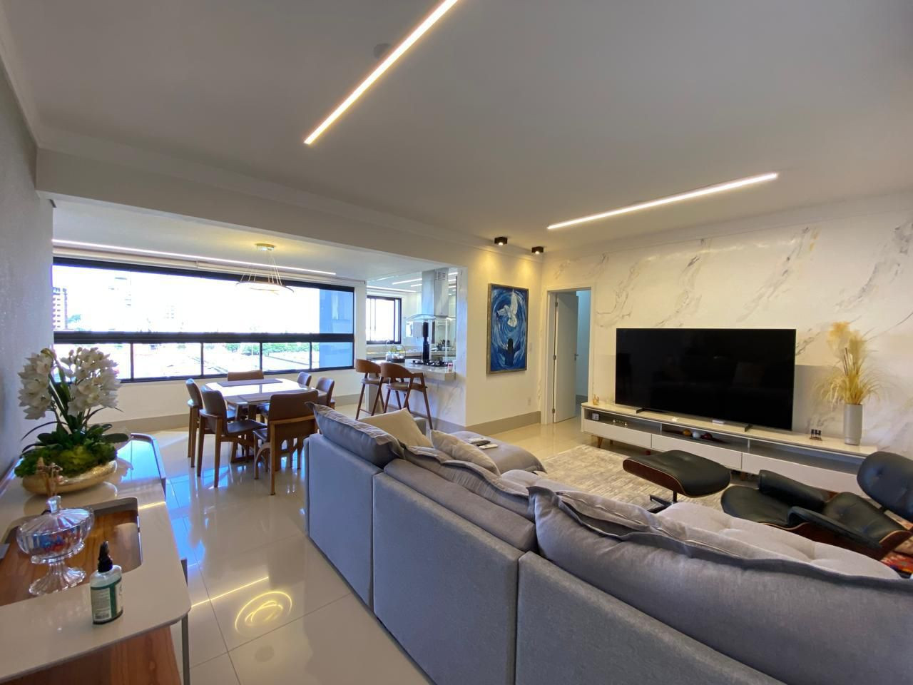 Vendo apartamento três quartos, 110m², bairro Santa Mônica.