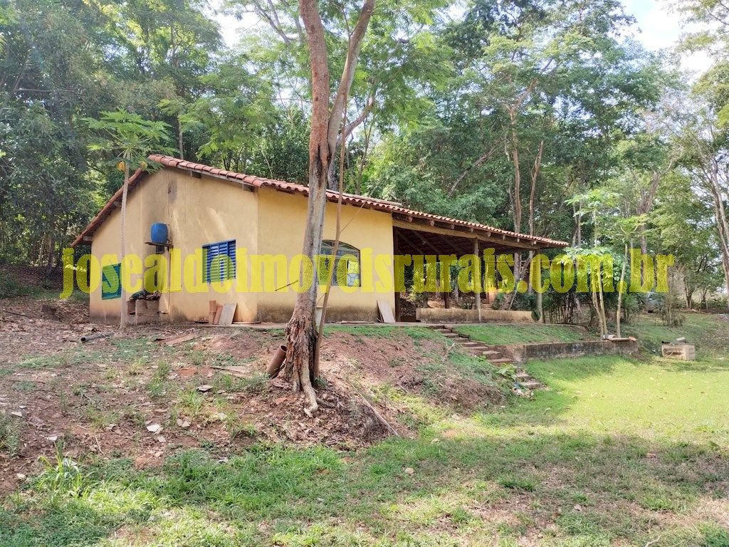 Chácara 11.700m², casa, água corrente, 16 km Uberlândia MG.