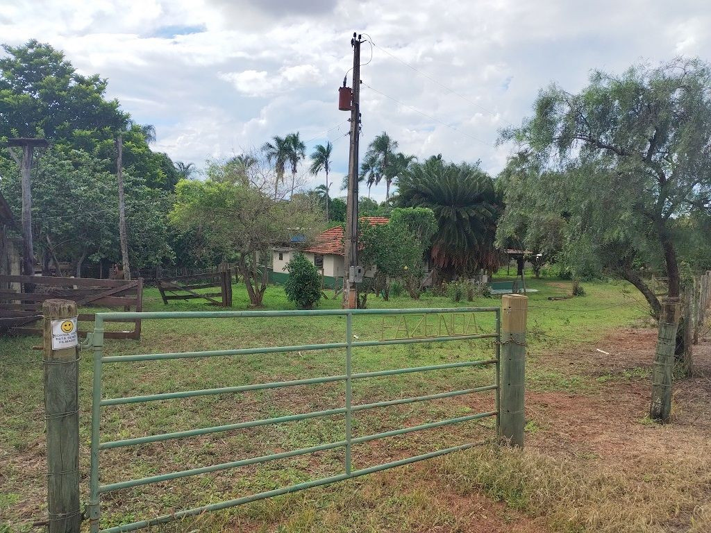 S?tio 3,37 hectares, muita ?gua, 22 km Uberl?ndia.