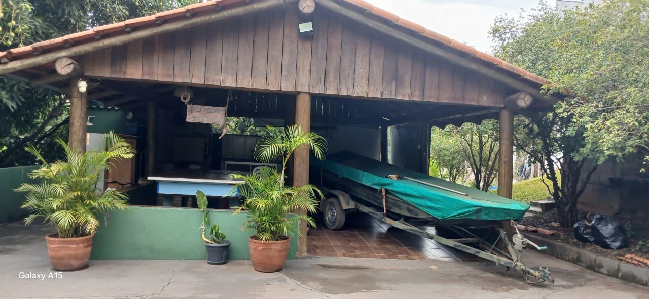 Chácara 2096m² Condomínio Vale das Águas.