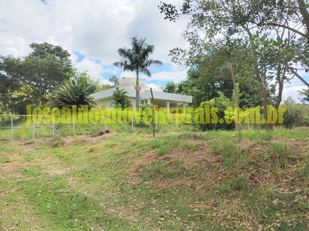 Chácara 5000m², casa boa, Condomínio Lago Verde.