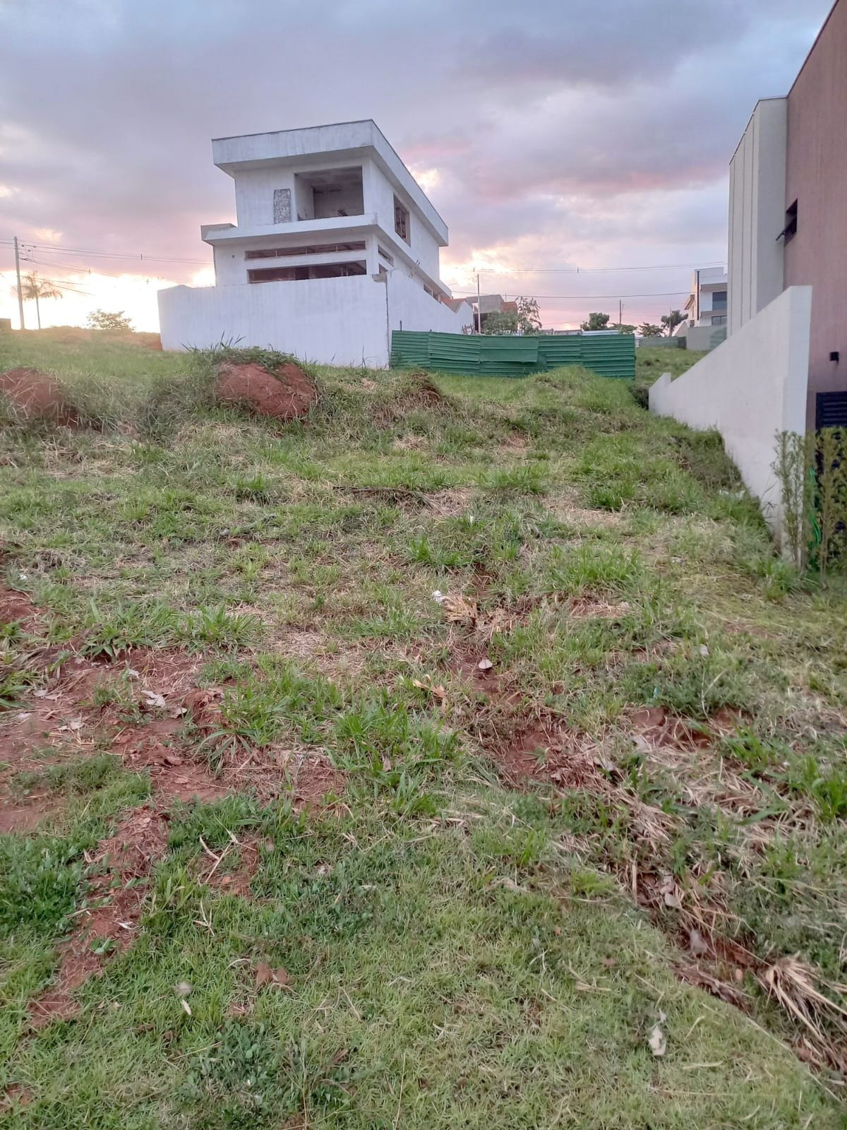 Terreno 311m² no condomínio Terras Alpha.