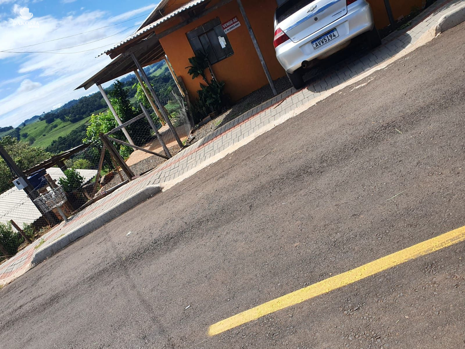 Terreno de 450 m² com Casa de 68m²