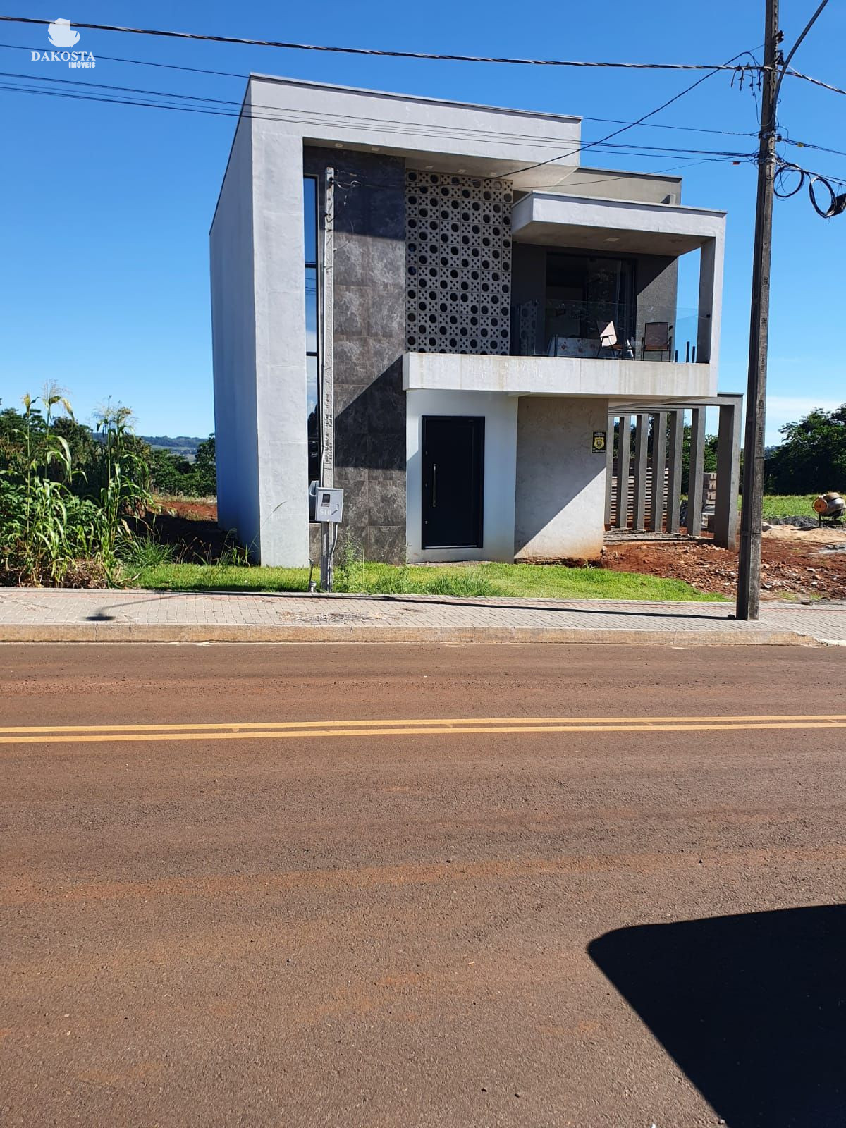 320 M² terreno de esquina com aconchegante sobrado em área alta