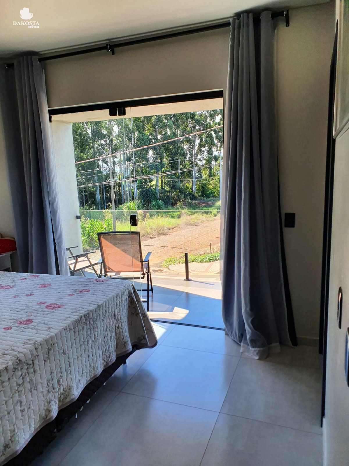 320 M² terreno de esquina com aconchegante sobrado em área alta