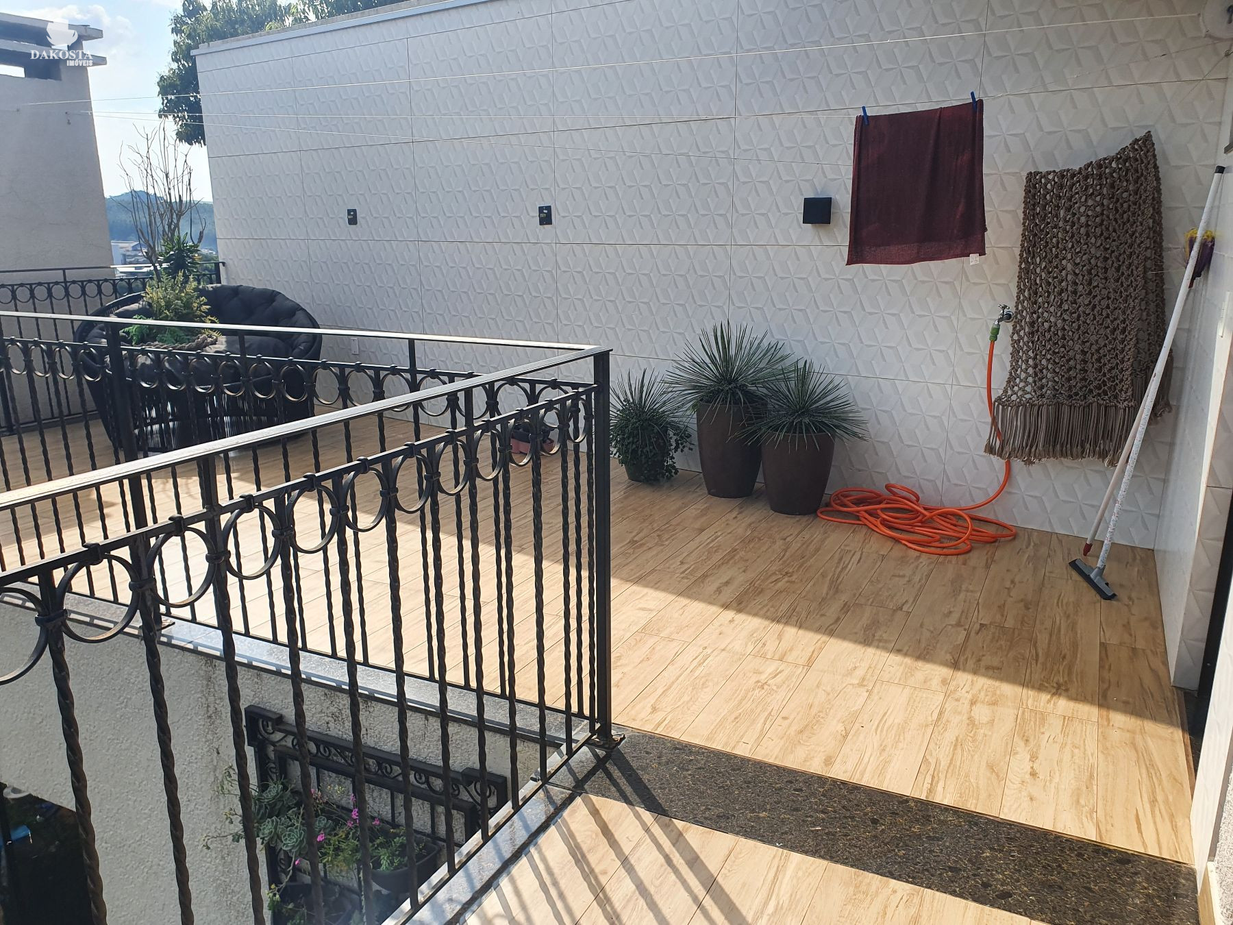 Maravilhosa Casa com 378m² Terreno de 1,700m² piscina Excelente Localização