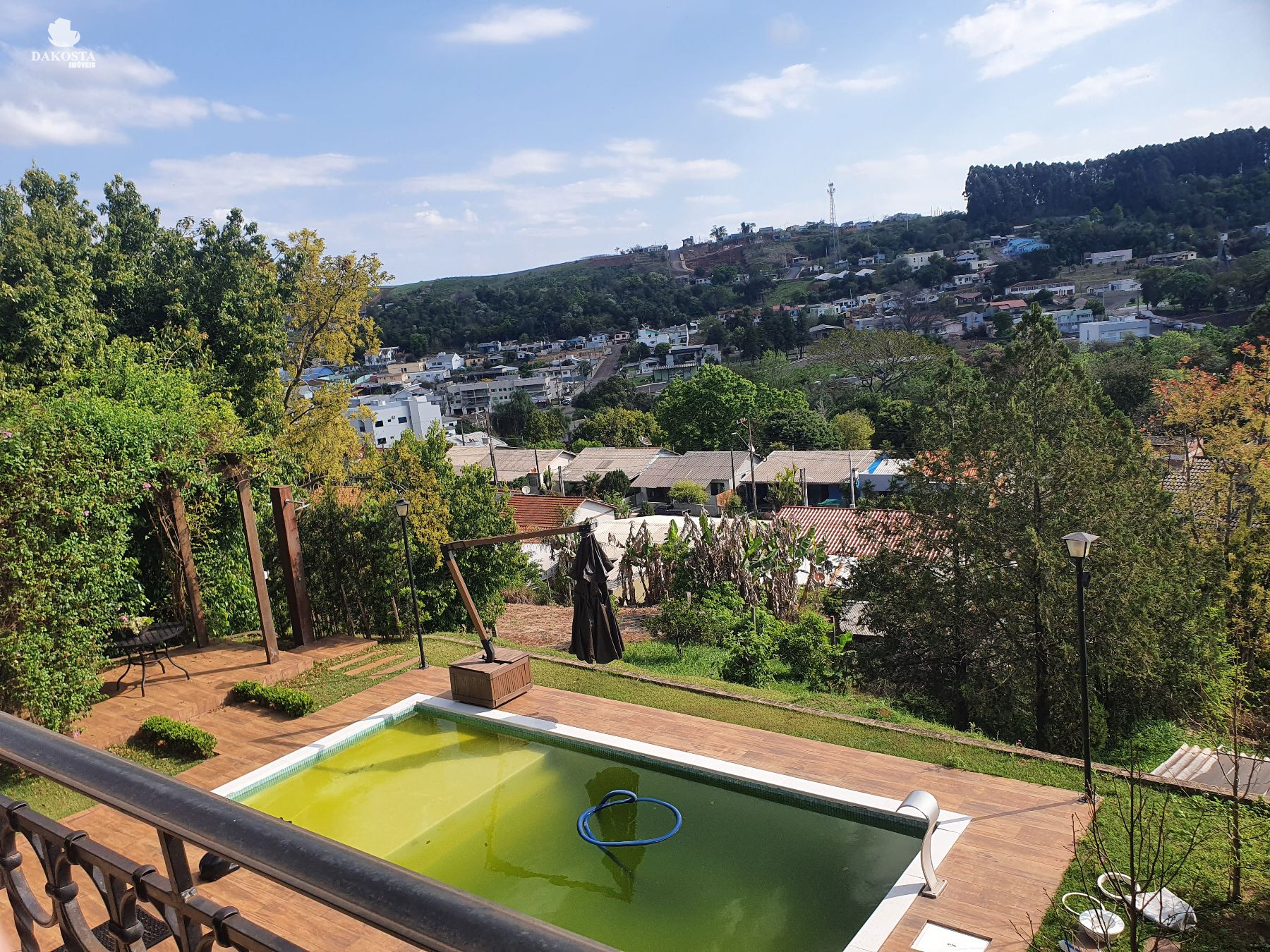 Maravilhosa Casa com 378m² Terreno de 1,700m² piscina Excelente Localização