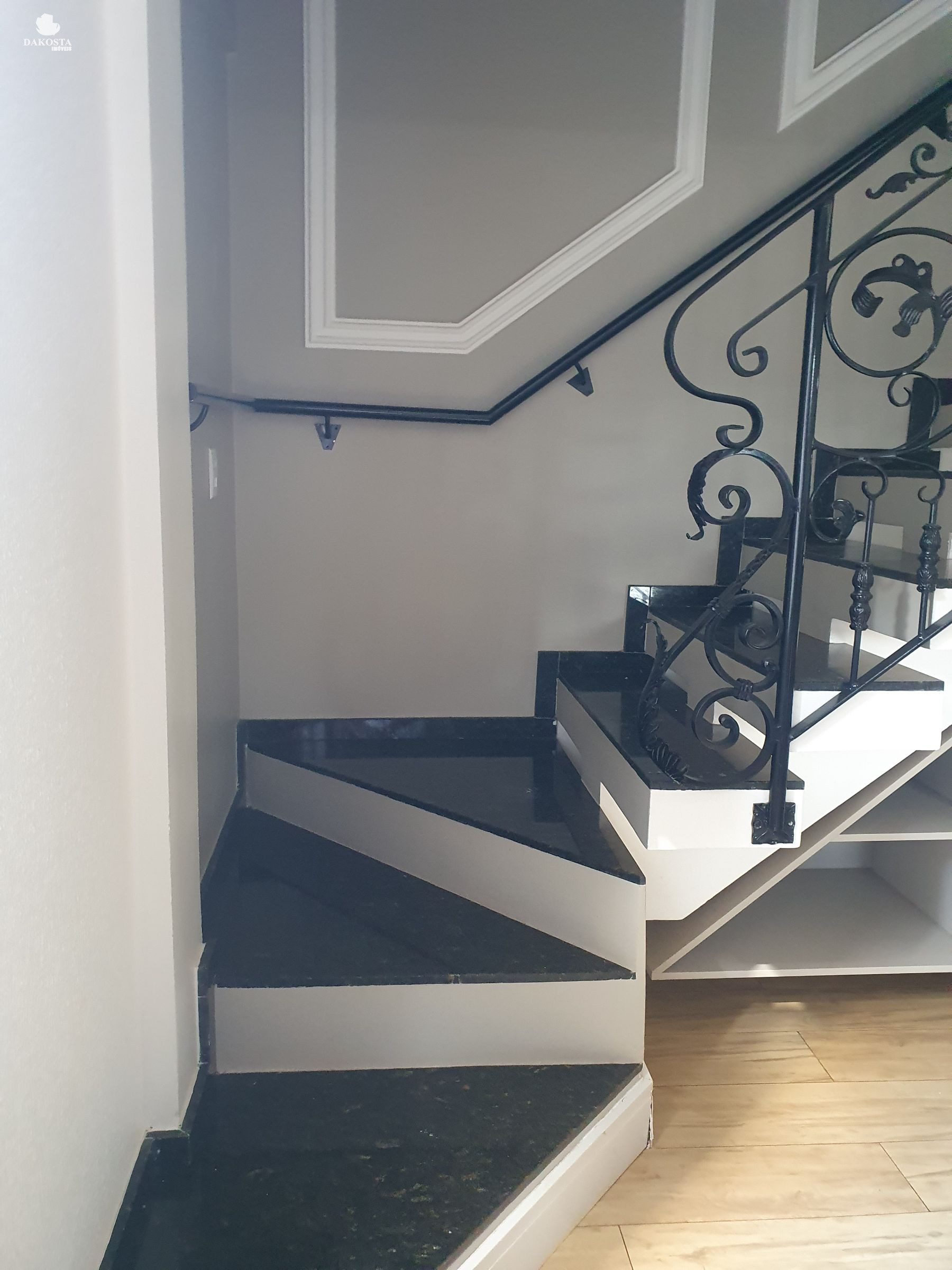Maravilhosa Casa com 378m² Terreno de 1,700m² piscina Excelente Localização