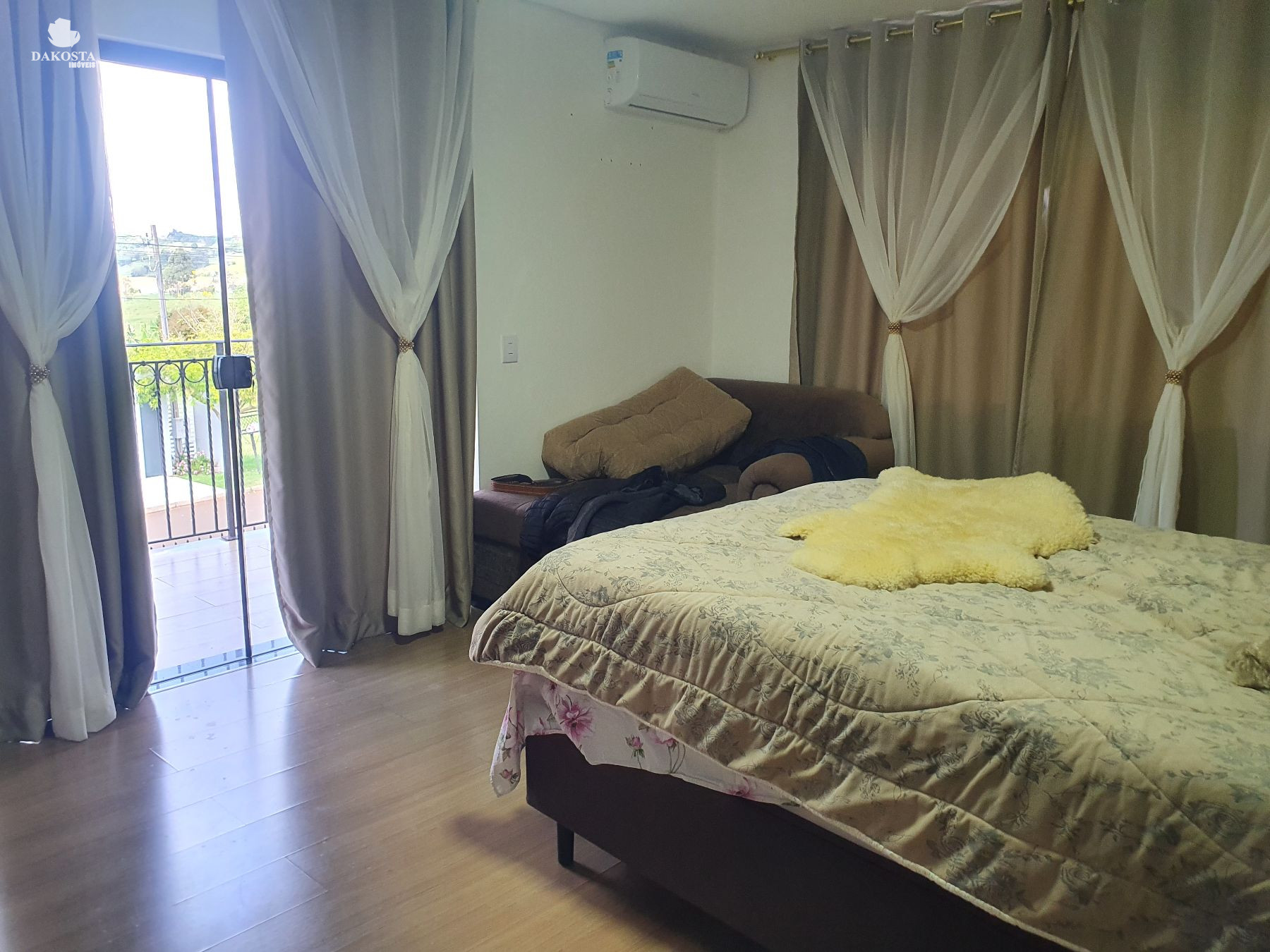 Maravilhosa Casa com 378m² Terreno de 1,700m² piscina Excelente Localização