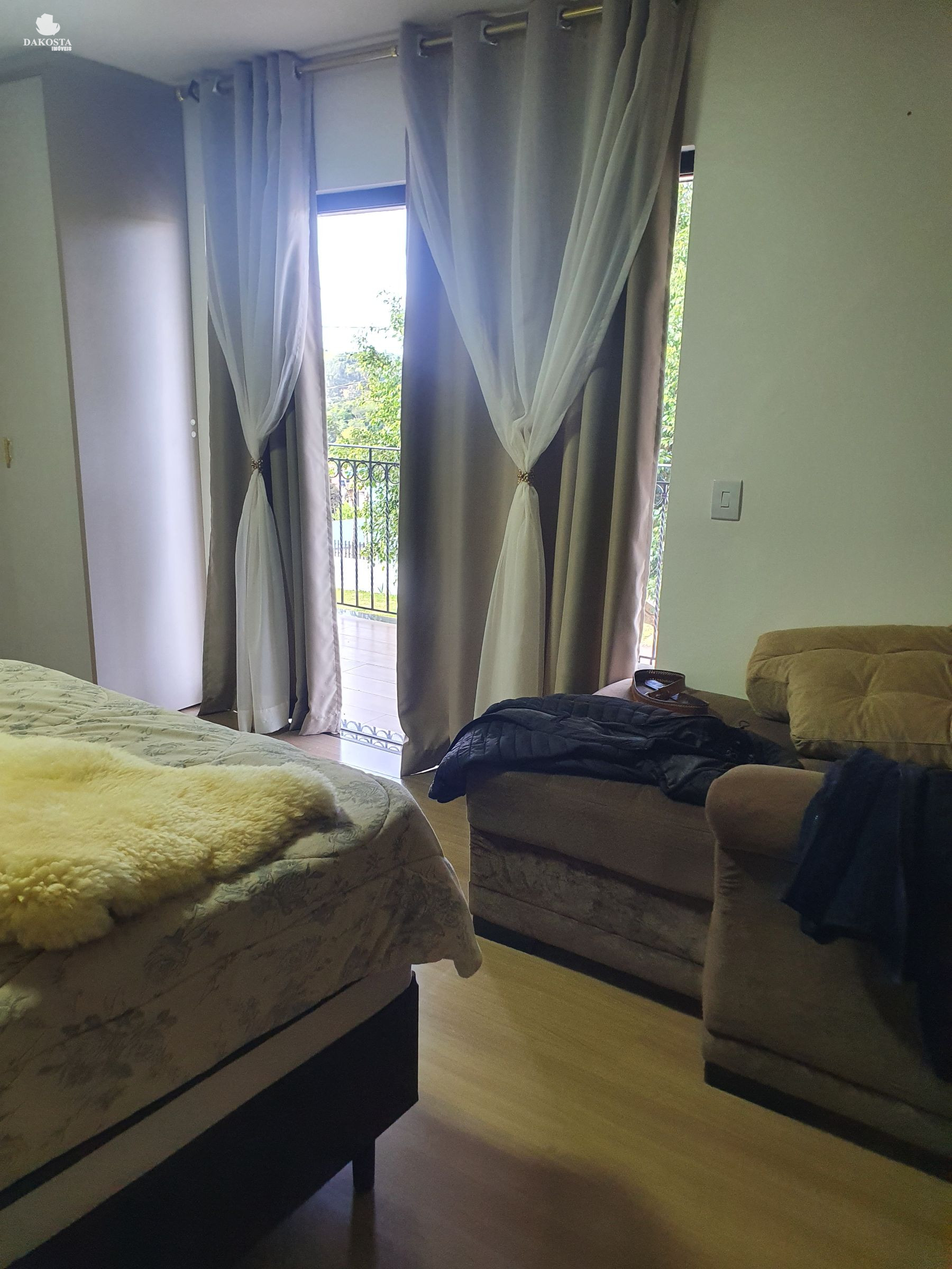 Maravilhosa Casa com 378m² Terreno de 1,700m² piscina Excelente Localização