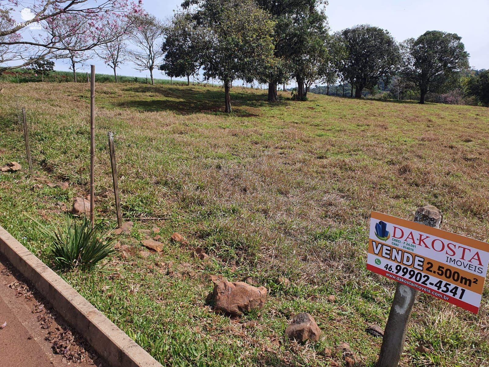 2.500 Metros Quadrados, maravilhosa Chácara dentro da Cidade
