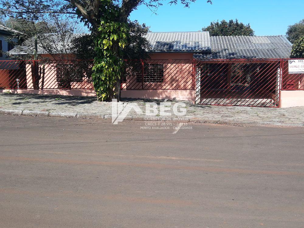 Vendo Casa com 270,00 m de rea construda no Bairro Alvorada em Marmeleiro