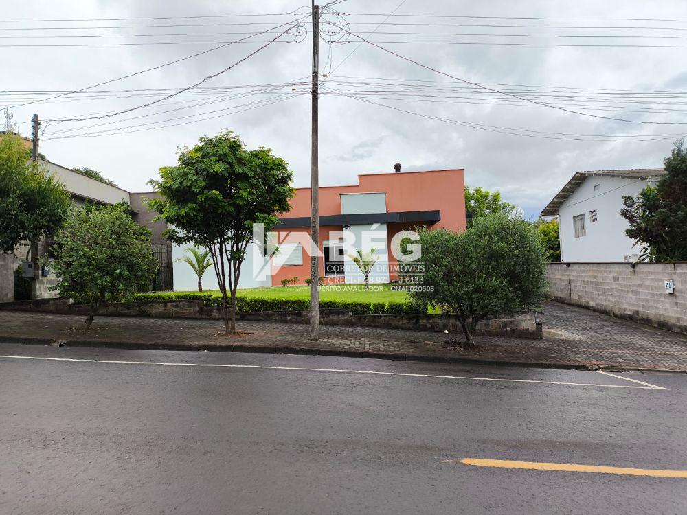 Vendo Casa com 336,00 m de rea Constrda no Centro de Marmeleiro - PR.