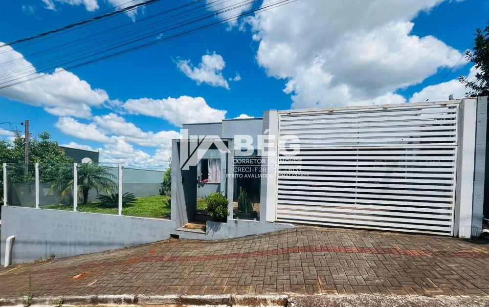 Vendo Linda Casa com Piscina no Loteamento Avenida em Marmeleiro